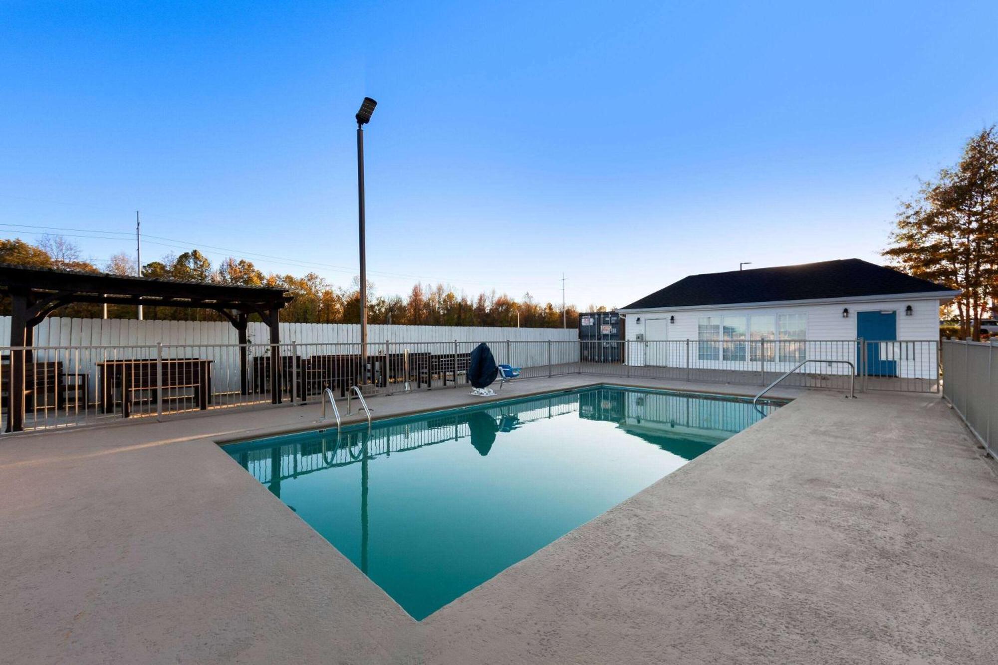 Howard Johnson By Wyndham Jackson Exterior photo