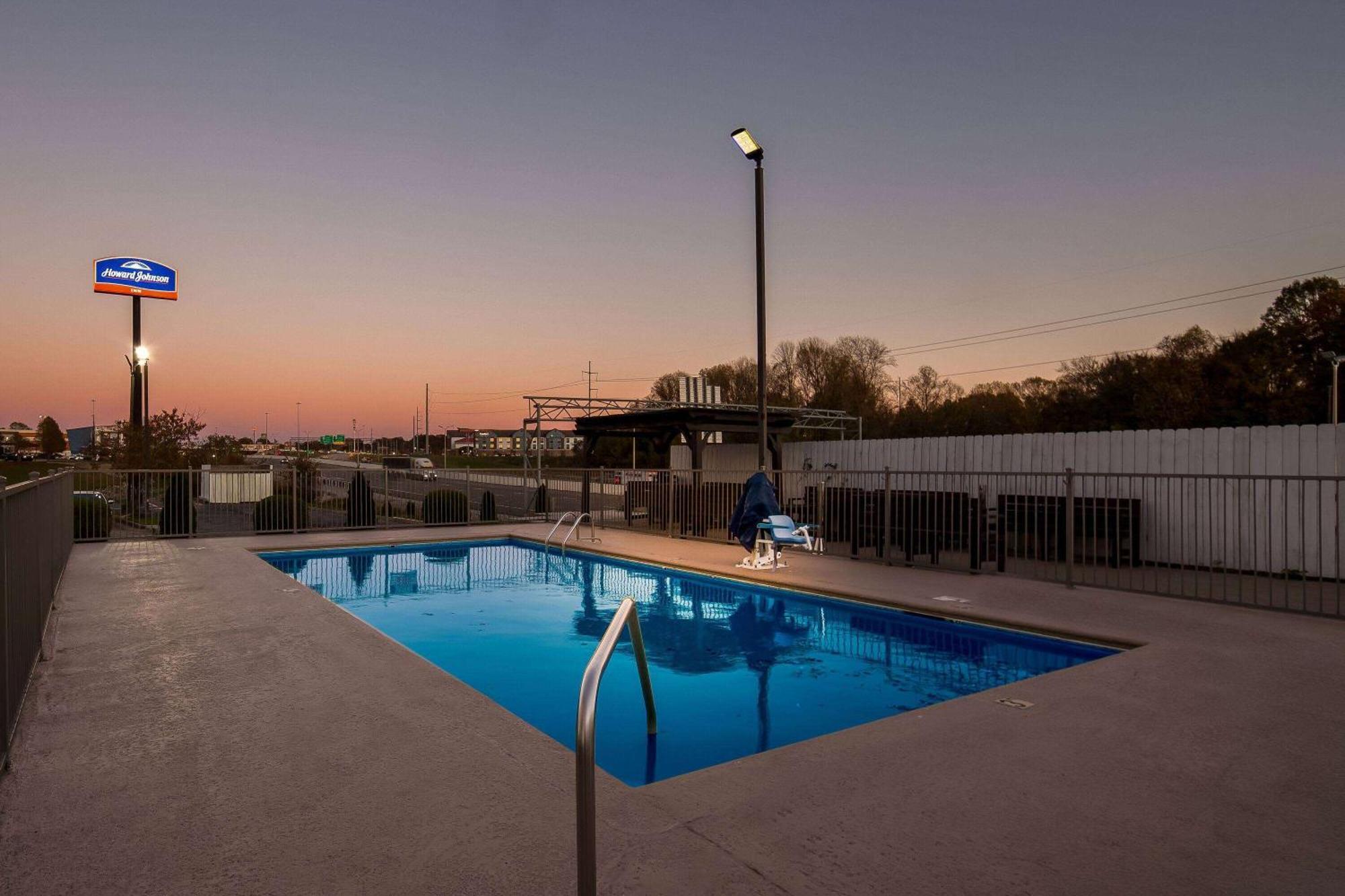 Howard Johnson By Wyndham Jackson Exterior photo