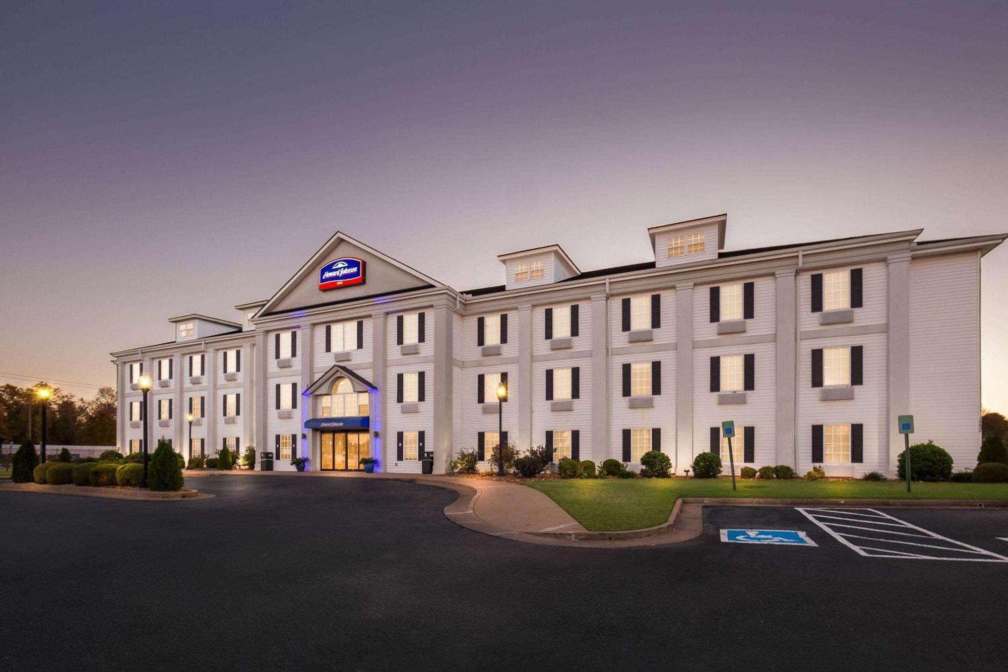 Howard Johnson By Wyndham Jackson Exterior photo
